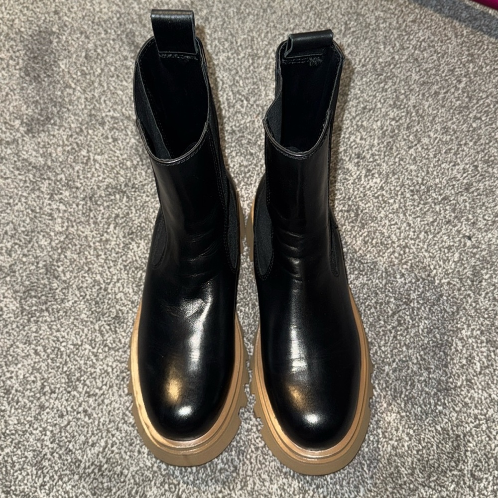 Zara Black Boot EUC